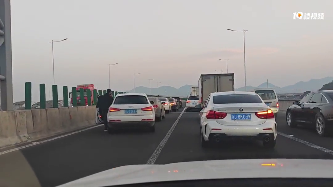 �ؽ������������ϵ��߳�׷β