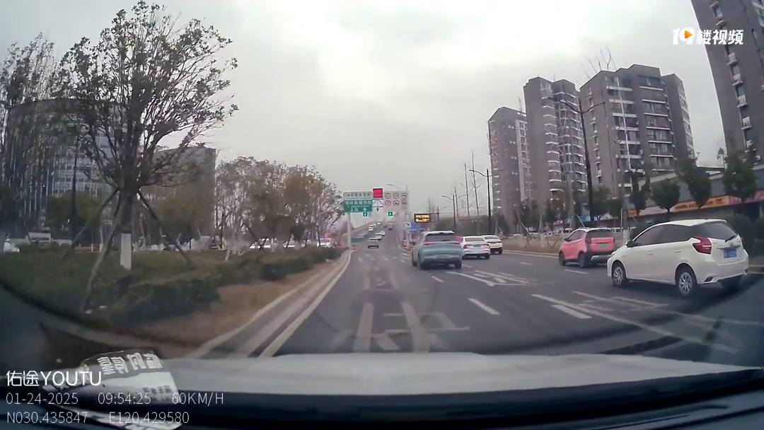 �������ڲ鳵���߼������Ŀ��ӿ����ö೵�Ŷ�ͣ�ڱ��ϡ�