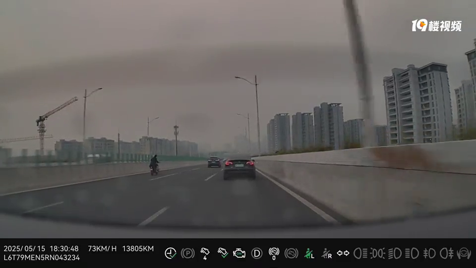 ����������ͣ����������Ų���ͷ���������ϸ߼ܿ���ҰĦ�С�