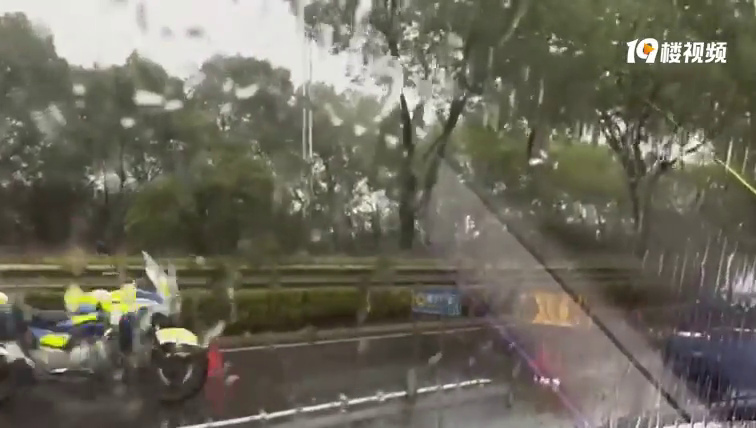 ������һ��С�ľͳ����ˣ�ͩ�緢�������¹ʣ�