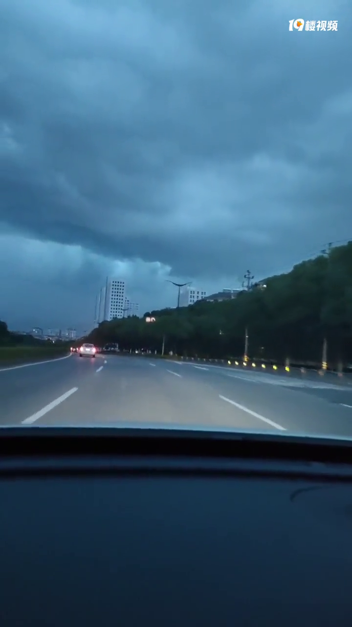 �����°�·�ϣ��������Ǳ��ħ�������ˣ�