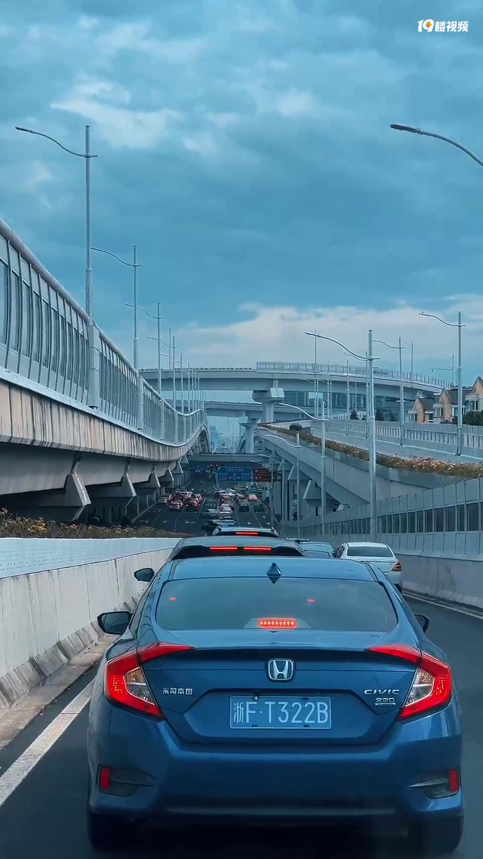 ���˸���·������߼ܴ���еĸо��ⲻ�����ˣ�