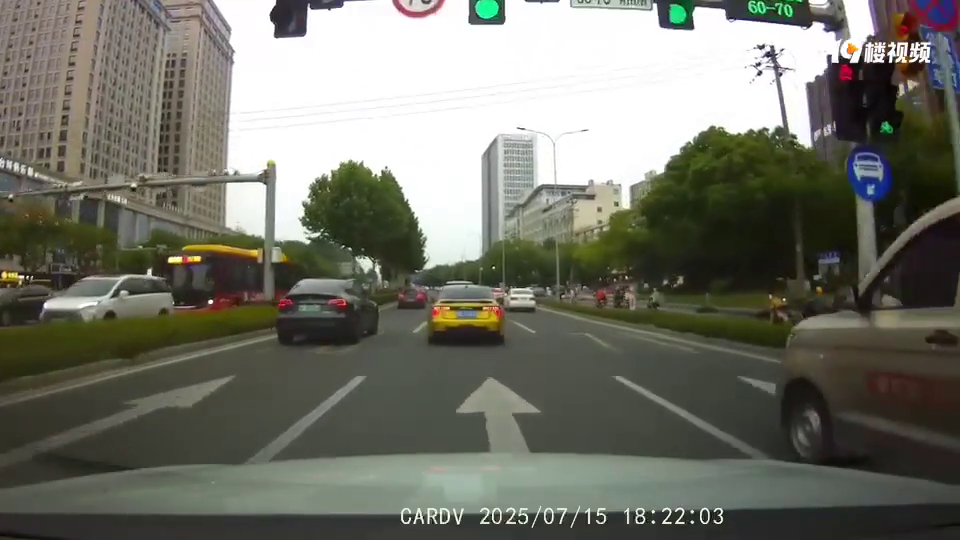 ���������ת��ͻȻ��������ײ�ϡ��������ܳԷ�����