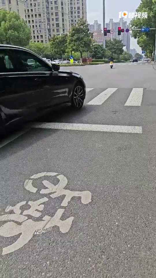 ��������С���ᣡ����·������ͷ��һ����������ֱ�����ˣ�