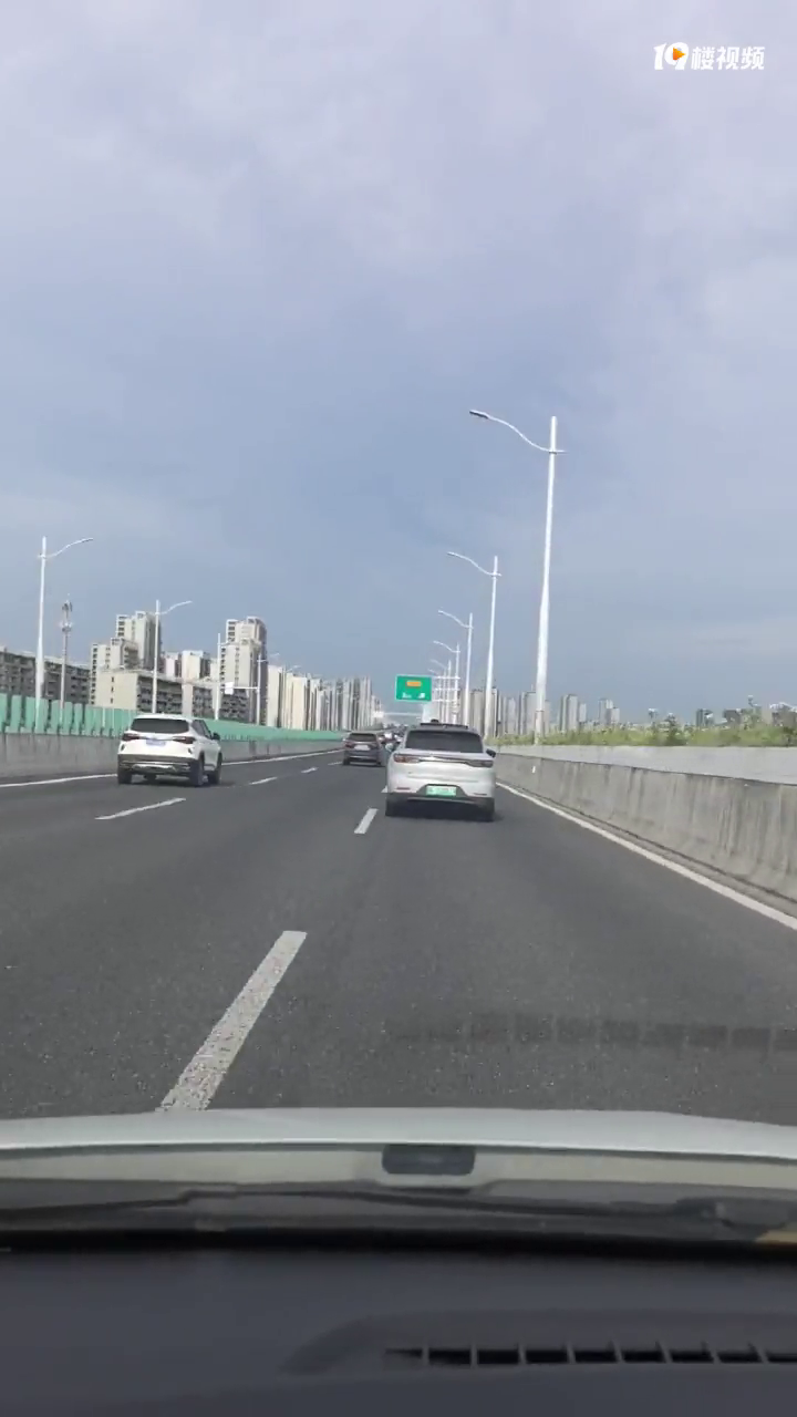 �ҳ������İ�����Һ���ͷ��̽�����ˡ�