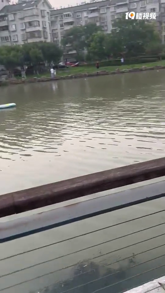 ���գ����쳤�����л���С����ˮ��Σ��֮�ʣ�·����������ȥ�ˣ�