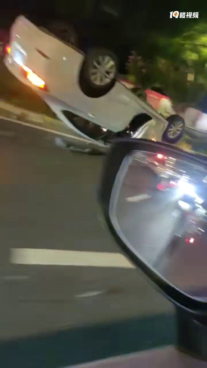 ��ҹ���˷����ֳ�������·���һ�����Ľų��졭