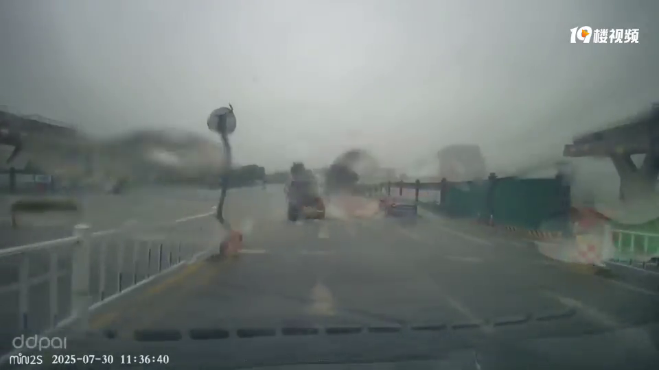 �����ˣ�һ���������ɣ�Ӳ�����ѳ�������Ħ��ͧ�ĸо���