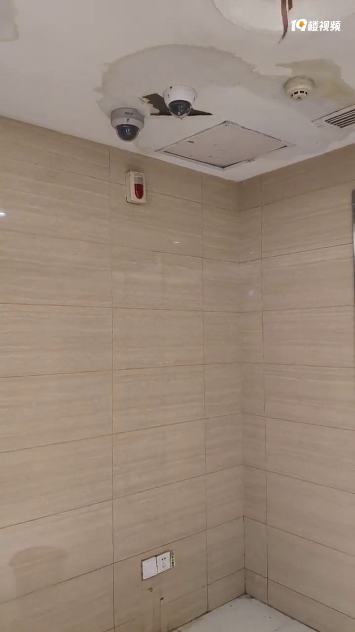 �˰۰�����ܵ�©ˮҪ�����˰ɣ��ӵ�Ͱ��Ҫ���ˡ�