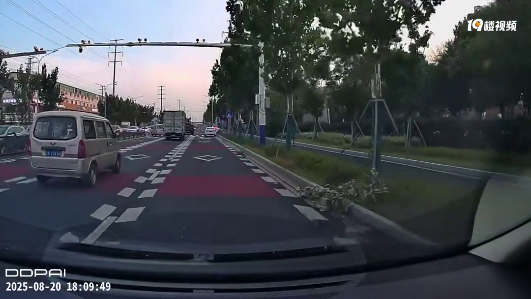 ������ͣ������ֱ�ӵ���·�ڳ����������·�����ҡ�