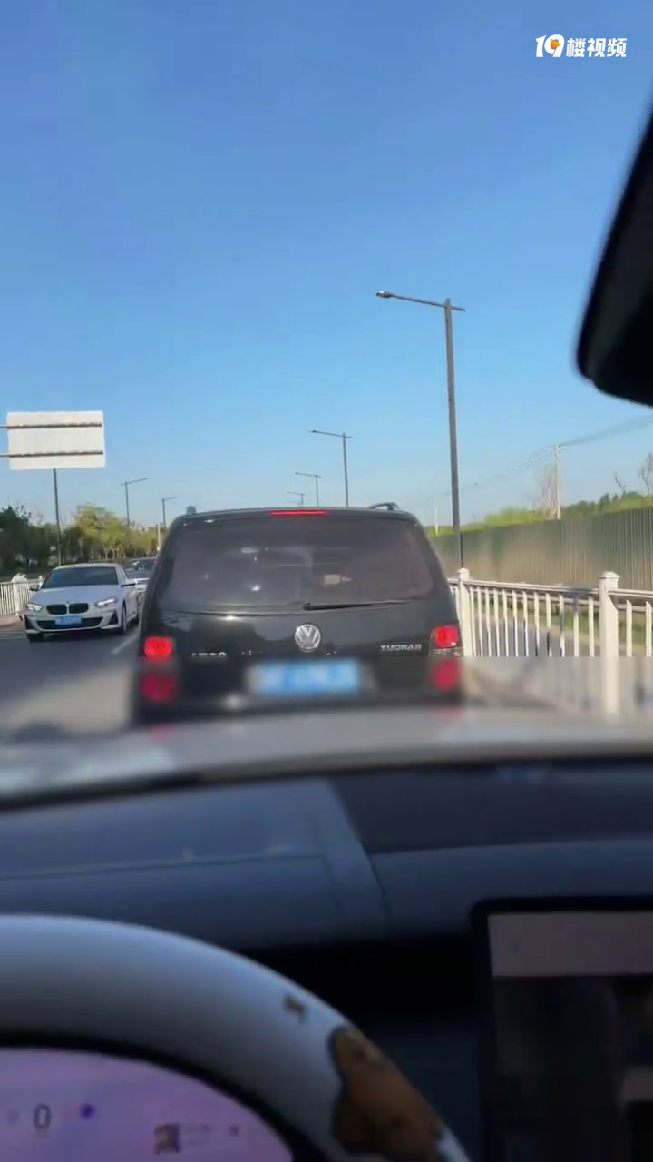 �����Ž��糬�£�ײ������·����ĥ�ϰ��尡��