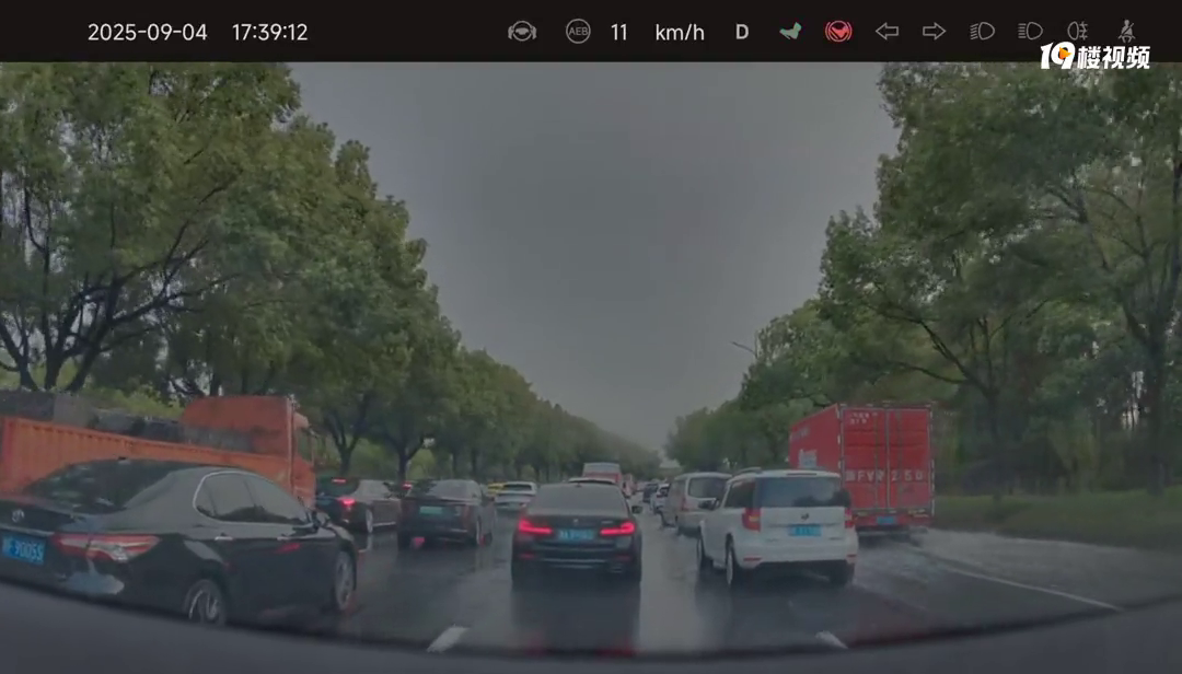 ����������ٳ�������һ�����Ϻ������ˮ�����ӡ��ˣ�