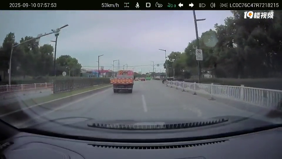 ������һ�����������ϱ�һ��2·�������𳵣�