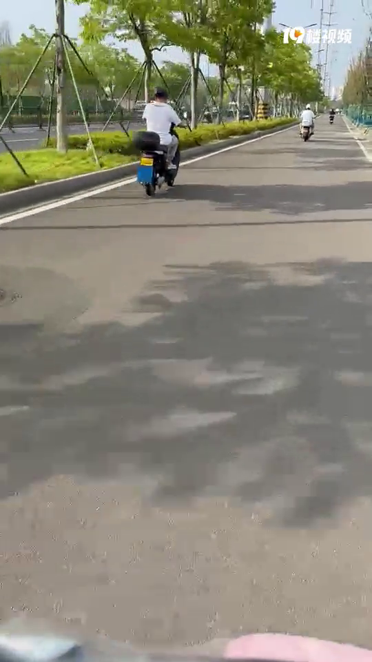 ͬ���¹���Ϊʲô��ֻ�ܿ����˵�β�ƣ�