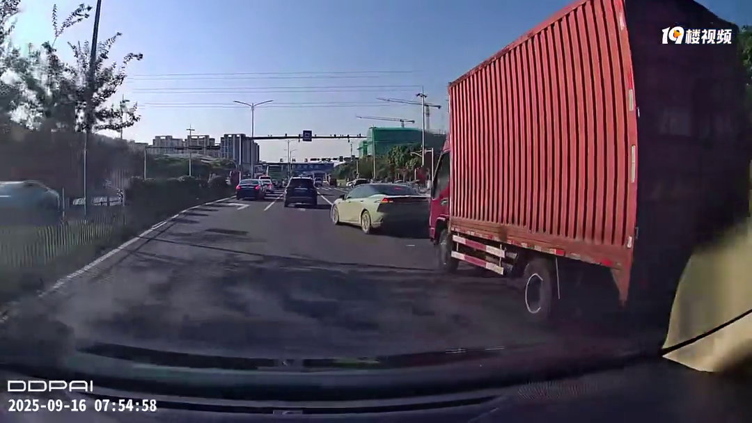 �������ϼ��˼���֮�����ٽ�·�ڱ������ʵ�߼�����