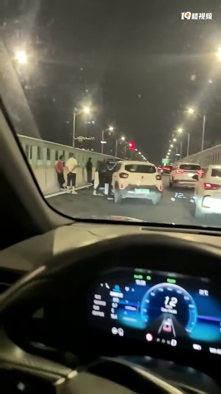 ����������·�߼��϶೵׷β���г�ע�ⰲȫ����