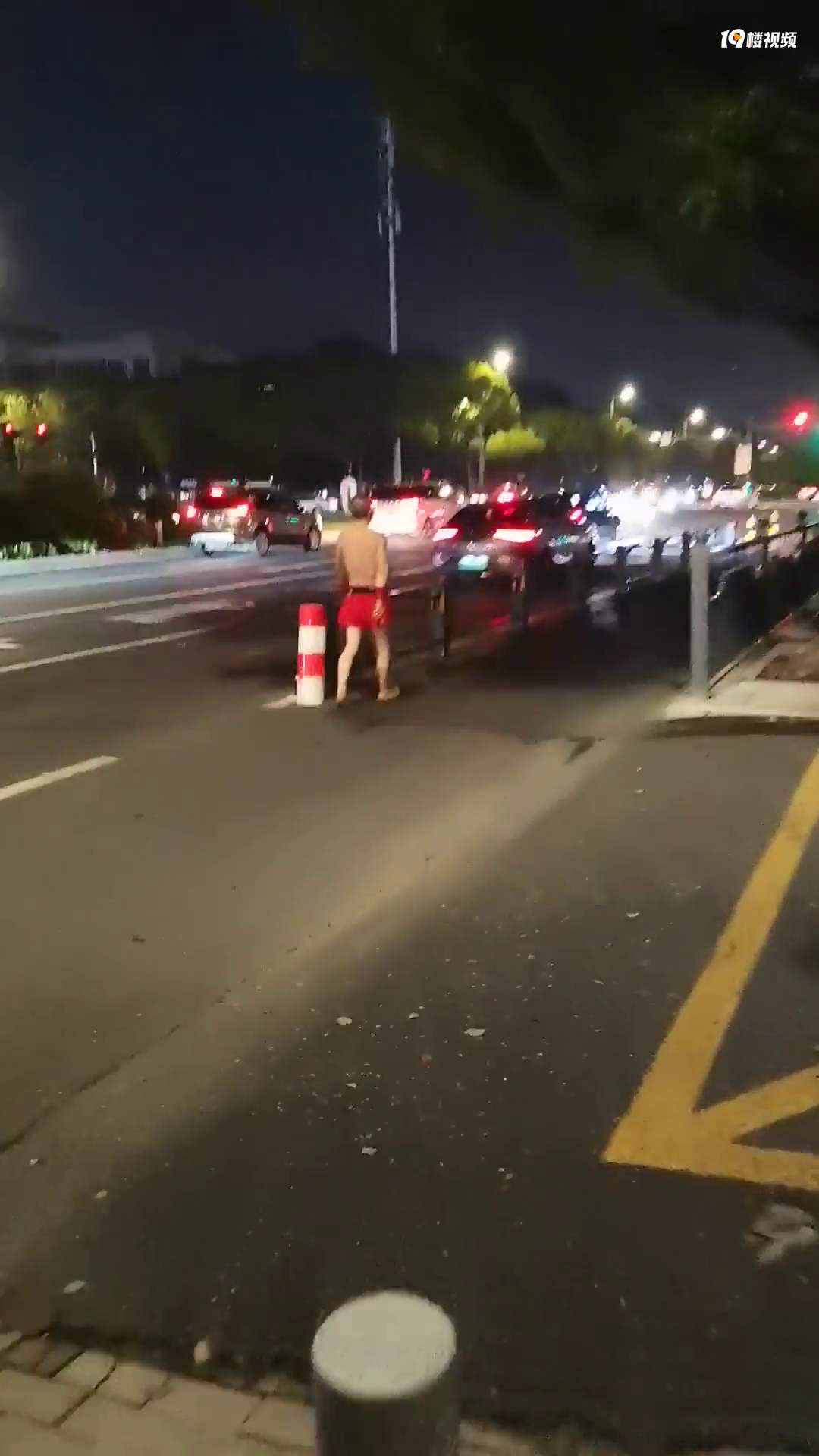 ɶ���������ǰҹ ���ӹ��������ź�̿���Ž�������·�ϡ�