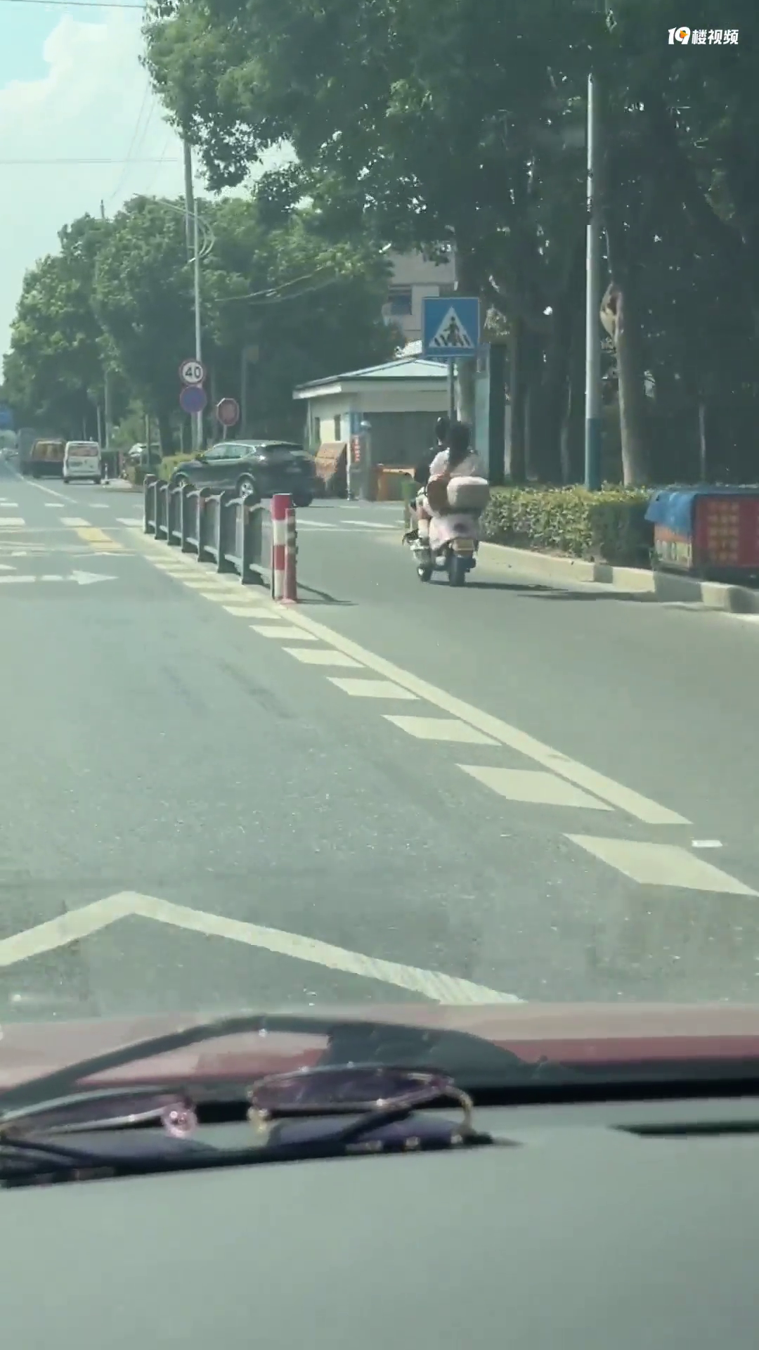 �����౱����ϣ���С���¿�ҡҡ����