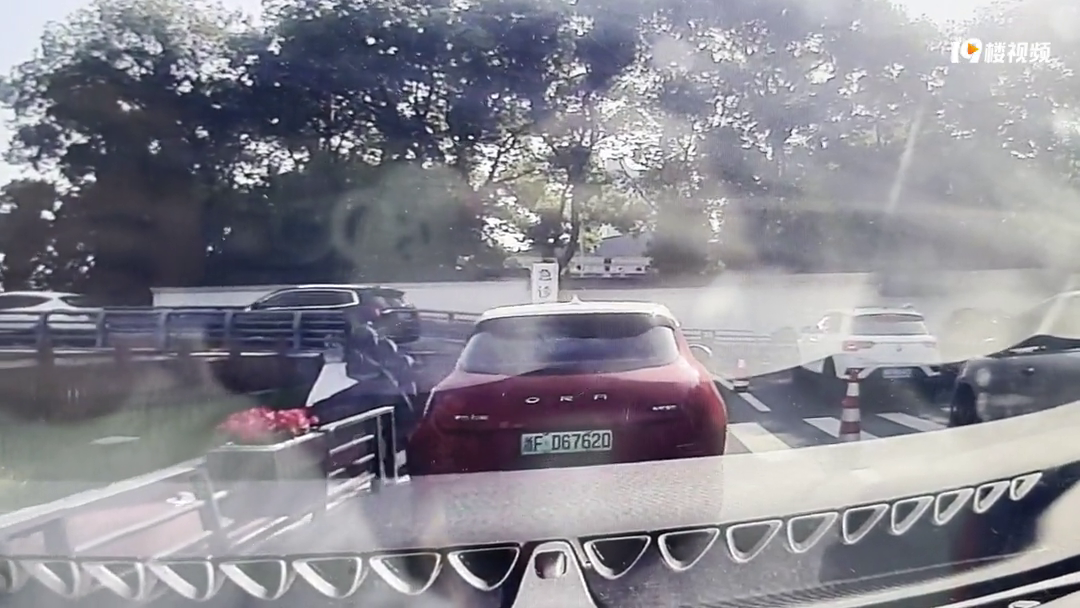 ���������鴫����E  ����������һ����϶���ܼ�������