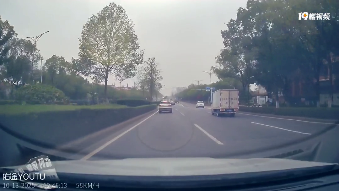 �������ˣ�������ʻ��ǰ��ͻȻɲ�����١�