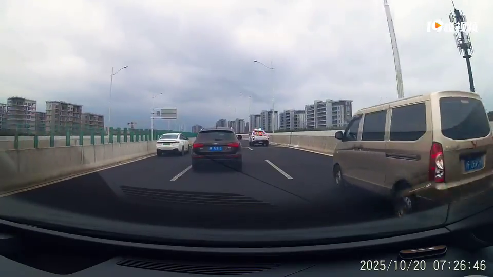 ���˸߼���һ�����������ҳ��ٹ���ǰ�У���ǰһ��˲�䶮�ˡ�