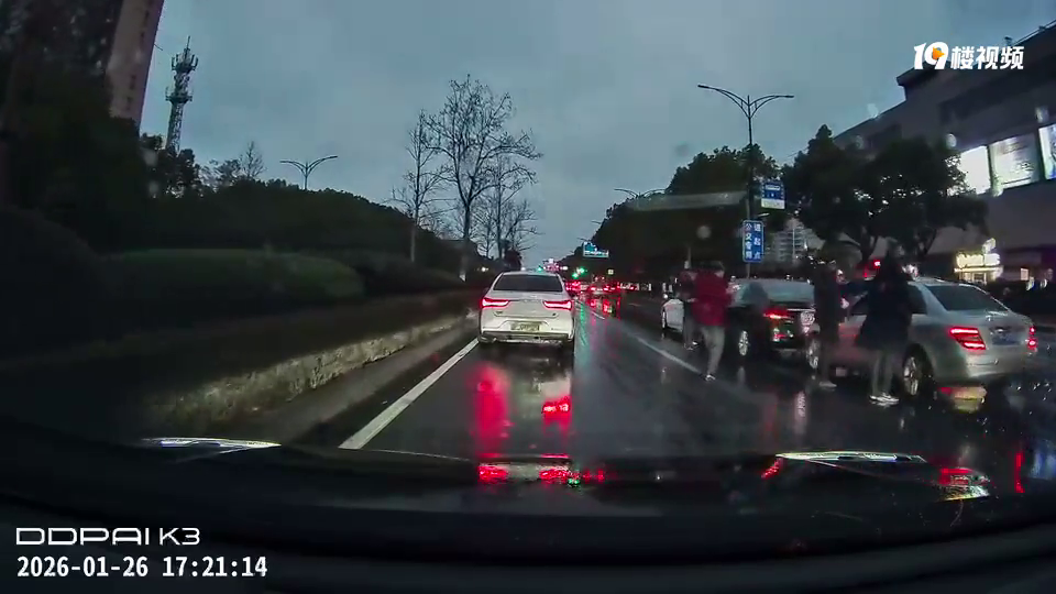 �л���·����ײ��������+���+���߷峵�࣬buff�����ˡ�