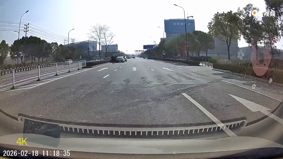 ���������������·�Ͼ�Ȼ�����ĳ�׷β���¹ʣ��������˹���