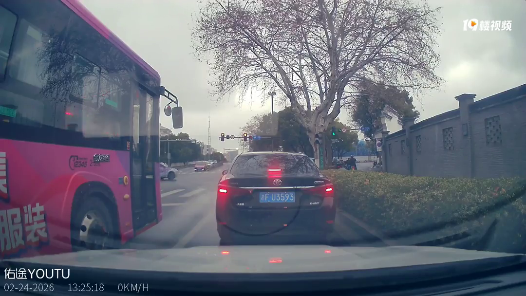 ����Ƶ��·��Ϊɶ��ô�೵�ļ�ʻ֤��������һ����