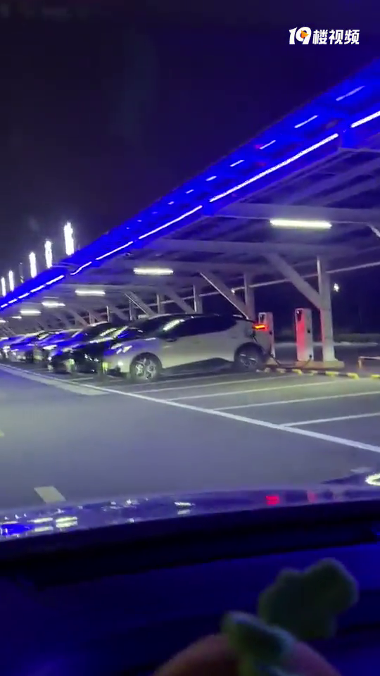 ���˶��糵��ҹȥ��ƴ�õ�Ŀ�����ɽķ�������վÿ����������