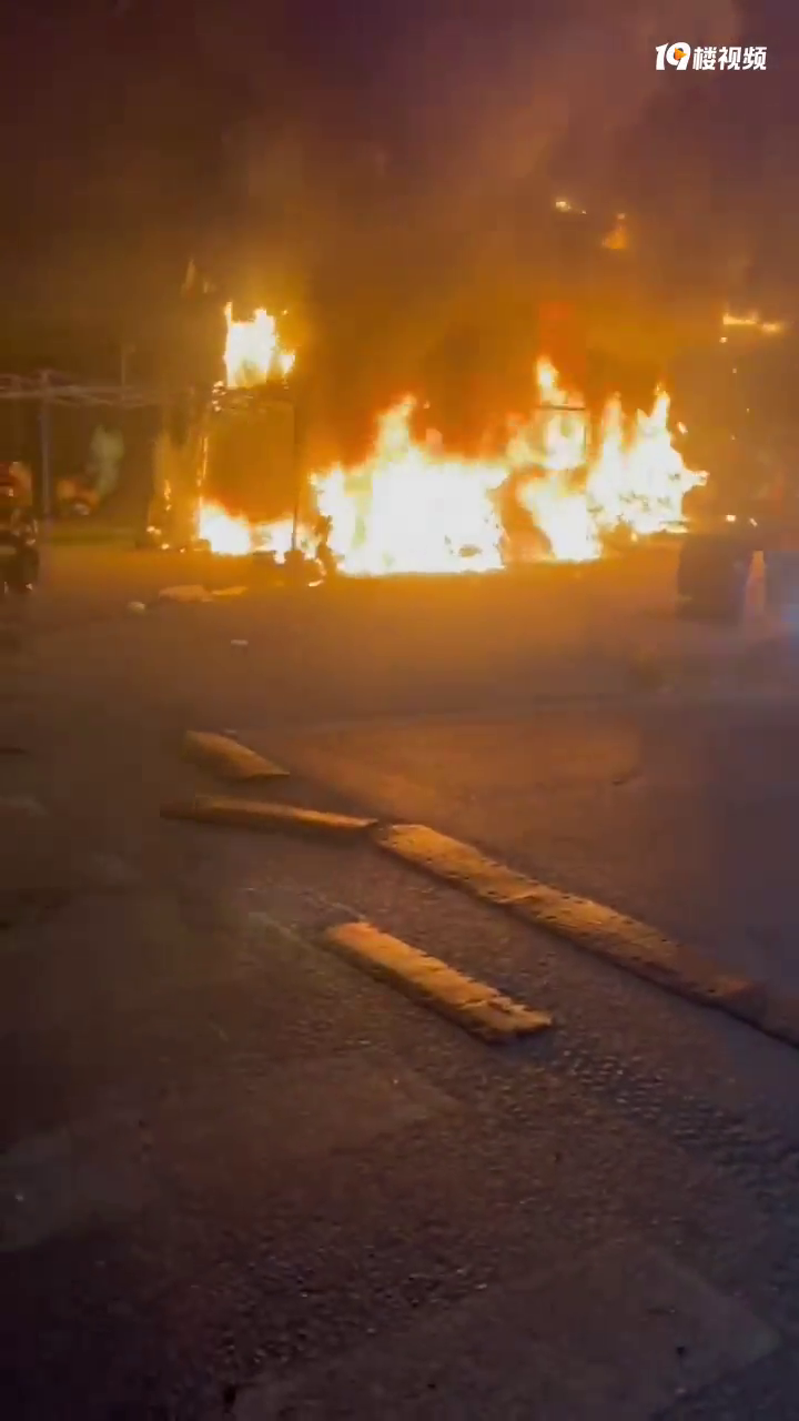 ������ҹ���֣�ͬһ�ҵ�һ���յڶ����ˣ��е�а�Ű���