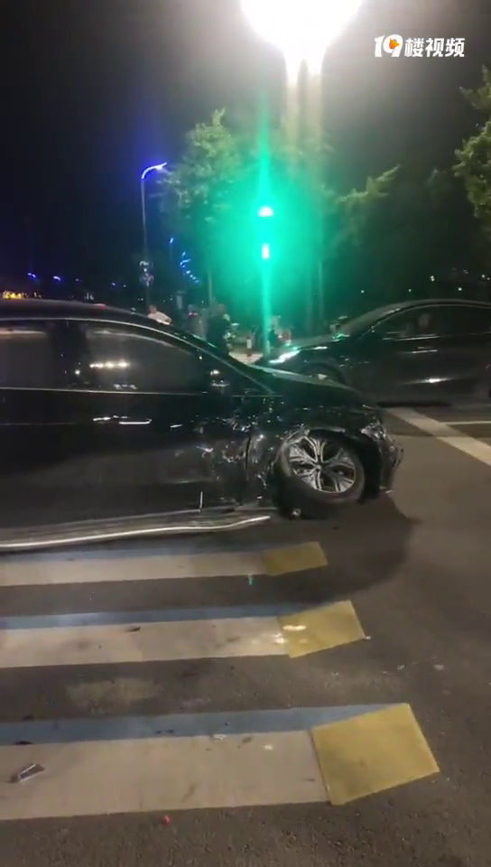 �ٶ��ж�죬ײ��ô��