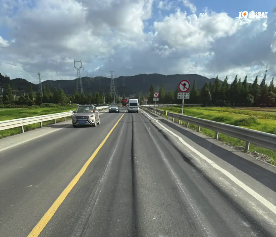 �ٺ��ۼҶ�351���̵ƿ�ȥ����վ·�Σ�ǿ��Ҫ����һ��