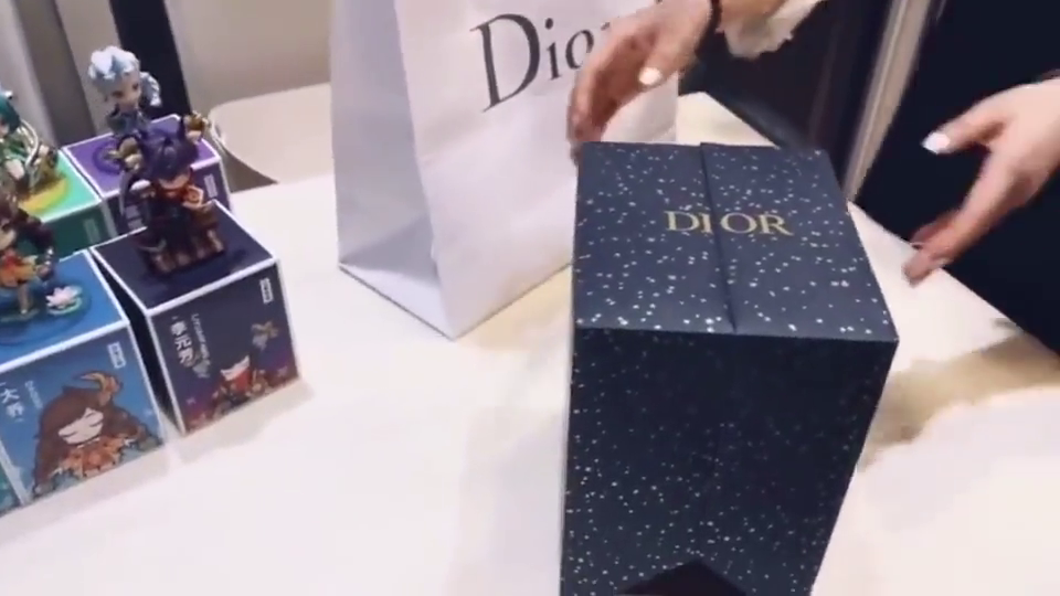 现在的月饼盒子也太好看了吧,来个合集!