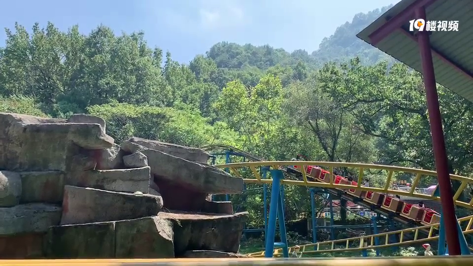 第一次玩黄岩九峰公园的这个过山车,感觉有点刺激的