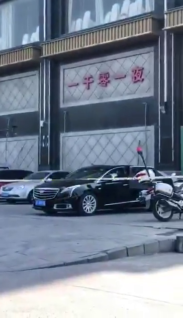 突发!嘉兴有人从8楼坠下,直接砸在自己的凯迪拉克上…