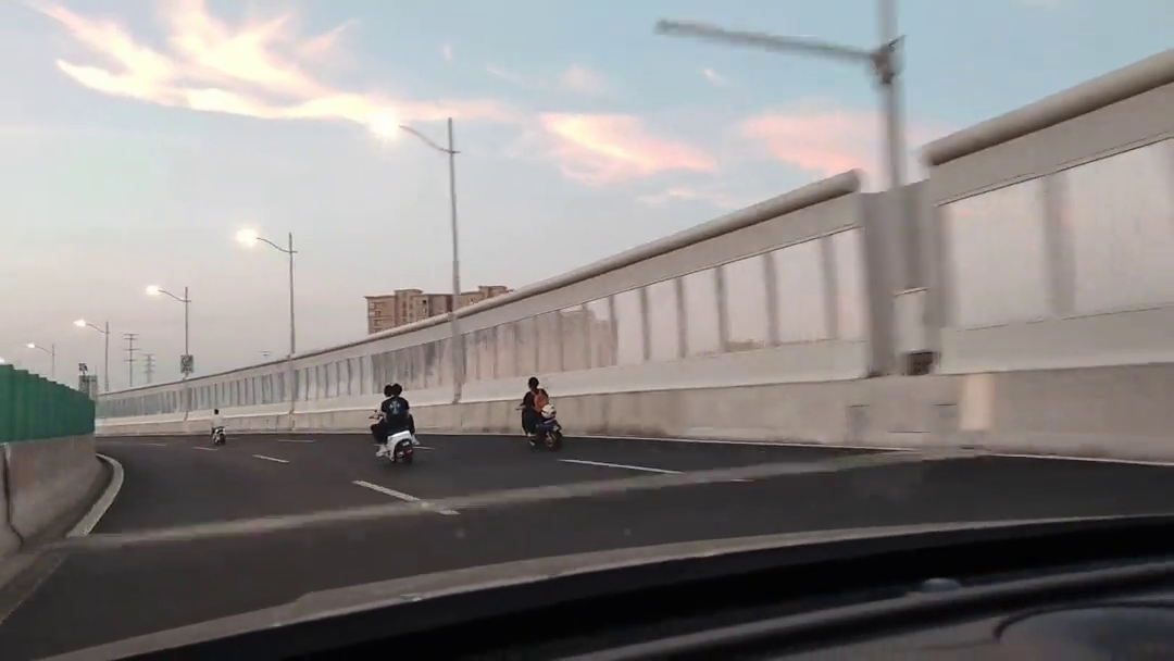 ���˿���·�Ͼ��ֺü�����Ħ�������ٳ��������������...