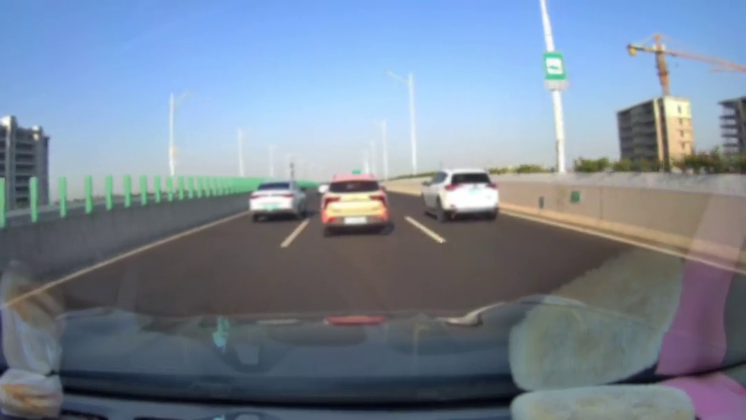 �����ˣ��������ڿ���·��80�뱻��ƿ�����������...