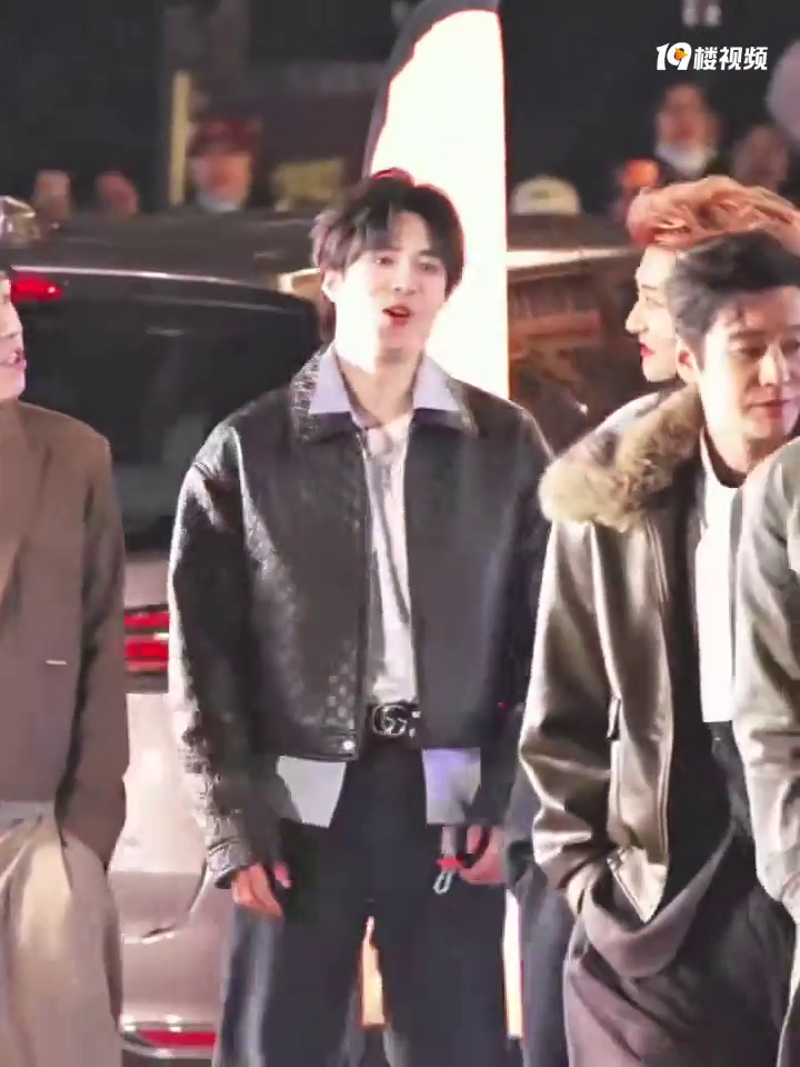 ���������˺ö����ǣ���һʱ��������ʶ���˷�˿��������