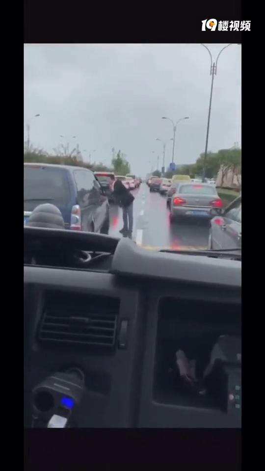 ð���ڳ���������1���̨��С�������Ӱ����˧