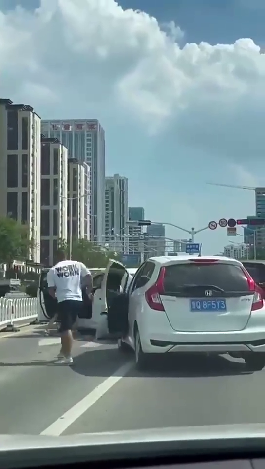 Ů�ӳְ��������һŮ��