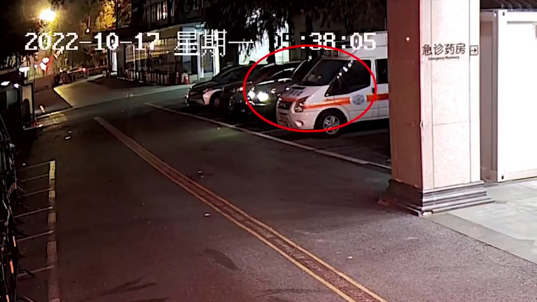 ���㵽�װ������ң���һ��������ײ������Ů�Ӿƺ󴳴��