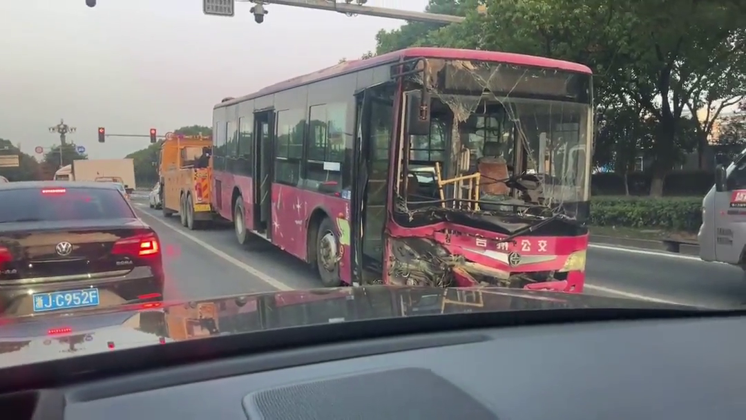 ʲô�����̨������������ײ������