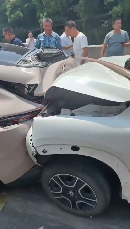 ���Ŷ�ײû�ˣ�̨�����﷢�����ҳ���