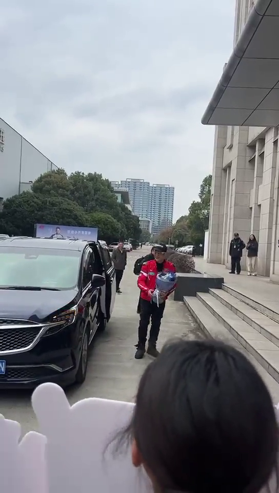 ��������̨���ˣ��������˸�������������