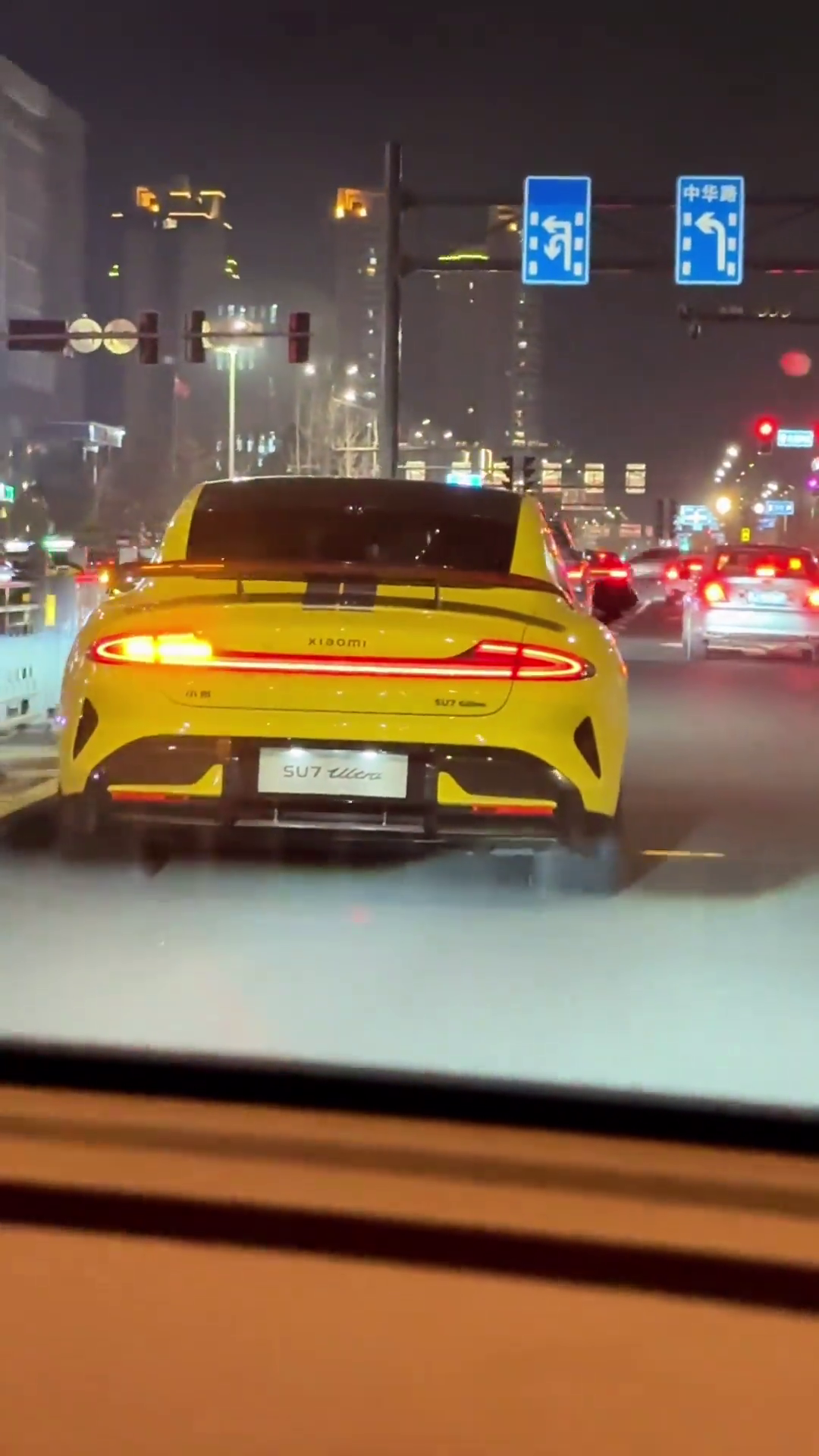 ̨�ݽ�ͷ�Ѿ���С��SU7 Ultra ��