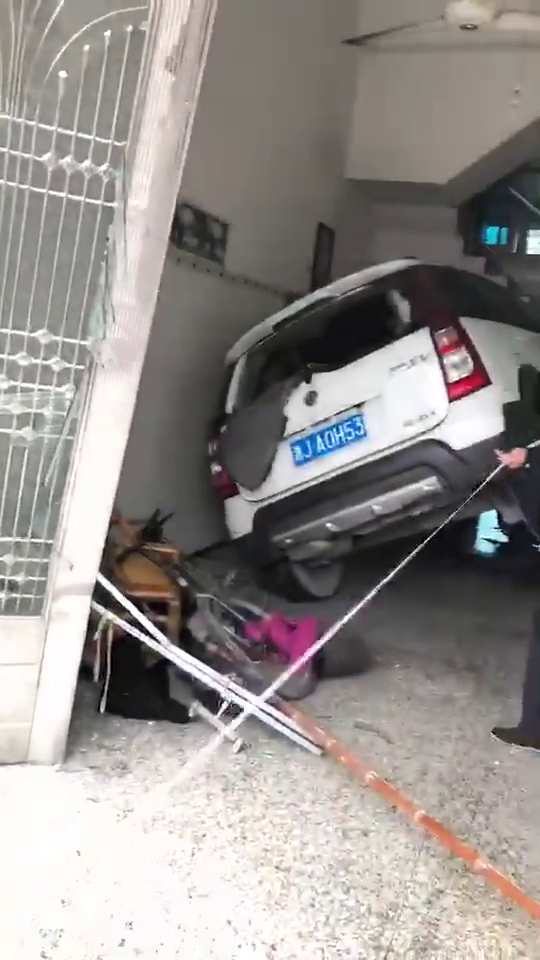 ��J�ַɽ������ˣ����о���12.3�ף�����