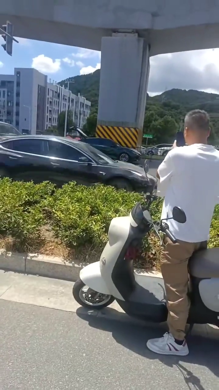 �����类ײ�ˣ������쿪��һ��Ҫע�ⰲȫ