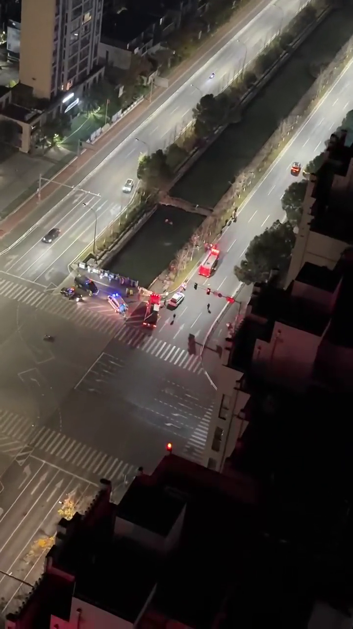 ����̨���г�������У��ؾ����������Ȼ���������