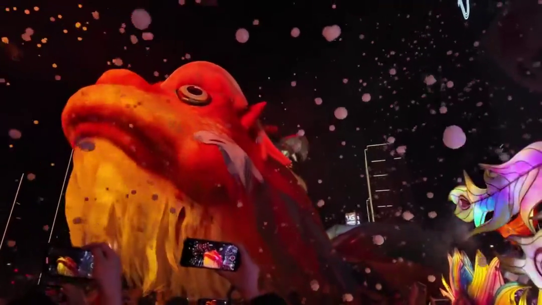 ����̨�ݶ�����ȥ�����㣬�Աߵĳ��ж�������